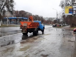 Непогода в Запорожье: коммунальщиков перевели на круглосуточный режим работы