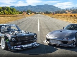 Mustang Кена Блока против самой мощной в мире Mazda RX-7 (видео)