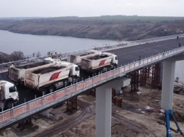 Балочный мост в Запорожье прошел испытания и может быть открыт в декабре (фото)