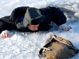 По тонкому льду. С начала декабря на водоемах Днепропетровщины утонули четыре человека
