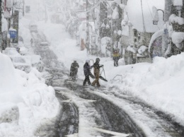 Снегопад в Японии: 10 тысяч домов без света и пробка на десятки километров