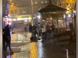 В Киеве на Крещатике произошла крупная драка, видео