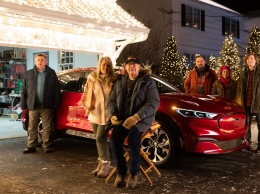 Chevy Chase воссоздала сцену из рождественских каникул с Mustang Mach-E (ВИДЕО)