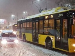 В Киеве на выходных общественный транспорт изменит маршрут: расписание