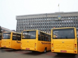 В Запорожской области громадам раздали автобусы (ФОТО)