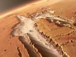 NASA показало фотографии самого большого каньона в Солнечной системе