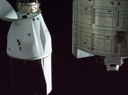 Улучшенный корабль снабжения SpaceX Dragon успешно приводнился в Атлантике