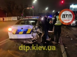 В Киеве нетрезвый водитель врезался в авто полиции. Есть пострадавшие, - ВИДЕО