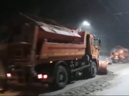 Крымавтодор за сутки обработал от снега 2005 км дорог