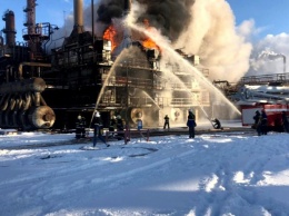 В Ивано-Франковской области горело здание химического завода: фото, видео