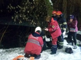 Трагедия на Хмельнитчине: под лед провалились двое мужчин, один погиб