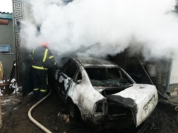В воскресенье спасатели Николаевщины тушили автомобили, хозпостройки и жилые дома (ФОТО)