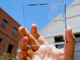 Ученые создали прозрачную солнечную панель, которую можно интегрировать в смартфон