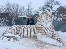 Полюбуйся: под Одессой из снега слепили пятиметрового тигра