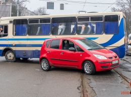 В Днепре рейсовый автобус из Никополя попал в ДТП