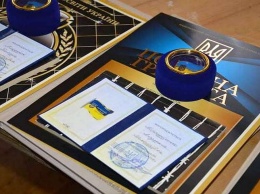Нагрудным знаком "Почетный педагог Украины" отметили учителей из Никополя