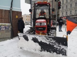 Снегопад в Киеве усилится и продлится еще сутки: въезд фур ограничили