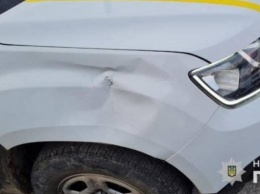 В Запорожье на патрульных напали с кулаками и повредили служебное авто