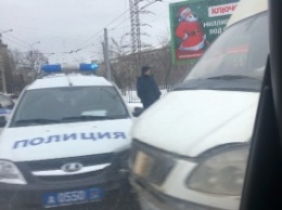 В «столице» «ЛНР» машина «полиции» протаранила маршрутку с пассажирами