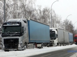 Большой снег: на каких дорогах Украины ограничили движение