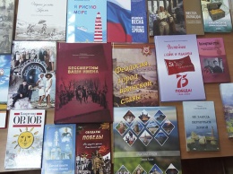2500 книг передали в библиотеки Крыма к Международному дню дарения книг