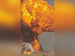 В Афганистане засняли на видео десятки взрывающихся бензовозов