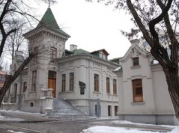 Приватбанк не смог продать "Дом Брежнева": бывшие арендаторы через суд снова заблокировали торги