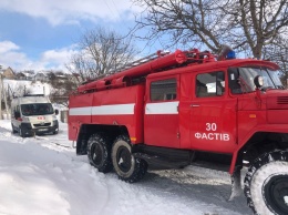 В Фастовском районе машина скорой помощи застряла в сугробе