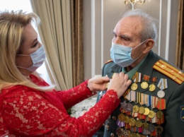 В Ялте ветерану вручили медаль «Памяти героев Отечества»