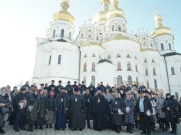 Прихожане и священники УПЦ просят власти вмешаться в ситуацию с захватом храмов