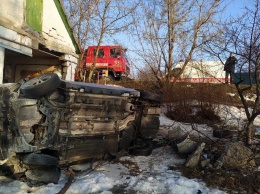 Под Днепром легковушка протаранила стену жилого дома, пострадали двое детей и трое взрослых