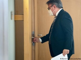 Обыск в бундестаге: депутат попался на "откатах" за маски?