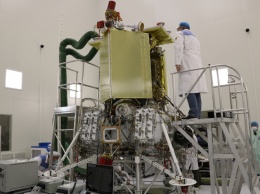 Роскосмос показал станцию «Луна-25» в «чистой» комнате: аппарат проходит испытания