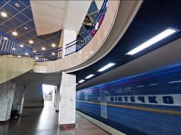 Киевляне жалуются на "пробки" в киевском метро: что происходит