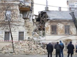 В Одессе начали рушиться старые дома (фото)