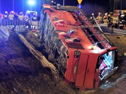 Автобус с украинцами упал с виадука. Подробности ДТП в Польше, в котором погибло 6 человек (ФОТО)