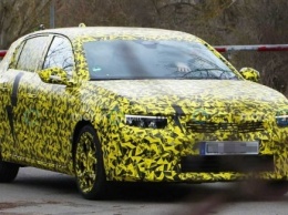 Opel Astra нового поколения впервые заметили на тестах. Фото