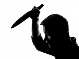 Ялтинец получил удар ножом в руку от пьяного родственника девушки