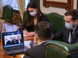 Зеленский провел совещание по коронавирусу с участием Вирастюка. В КИУ и "Опоре" считают это скрытой агитацией