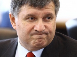 Аваков обнародовал декларацию: денег на счетах и бутылок вина у министра стало меньше