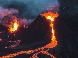 Исландские волейболисты сыграли возле извергающегося вулкана