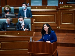 Парламент Косова избрал 38-летнюю Вьосу Османи президентом страны
