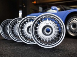 Комплект старых колесных дисков продают по цене нового Hyundai Solaris - они от Bugatti