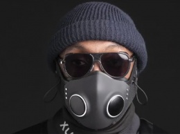 Защитная маска со встроенными наушниками от известного рэпера