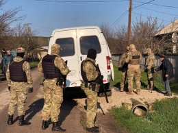 В Крыму продолжаются обыски у крымских татар