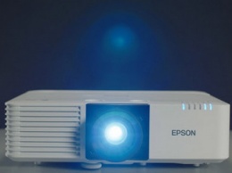 Epson выпустила новые модели линейки универсальных лазерных проекторов с несменными объективами
