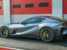 Показали новый заряженный суперкар Ferrari: фото