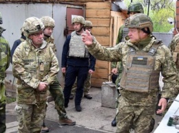 Иностранные военные атташе посетили позиции украинских военных (ФОТО)