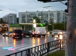 На Салтовке - тройное ДТП, машины заблокировали дорогу (видео)