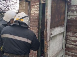 Под Харьковом срочно вскрывали дом из-за парализованной женщины